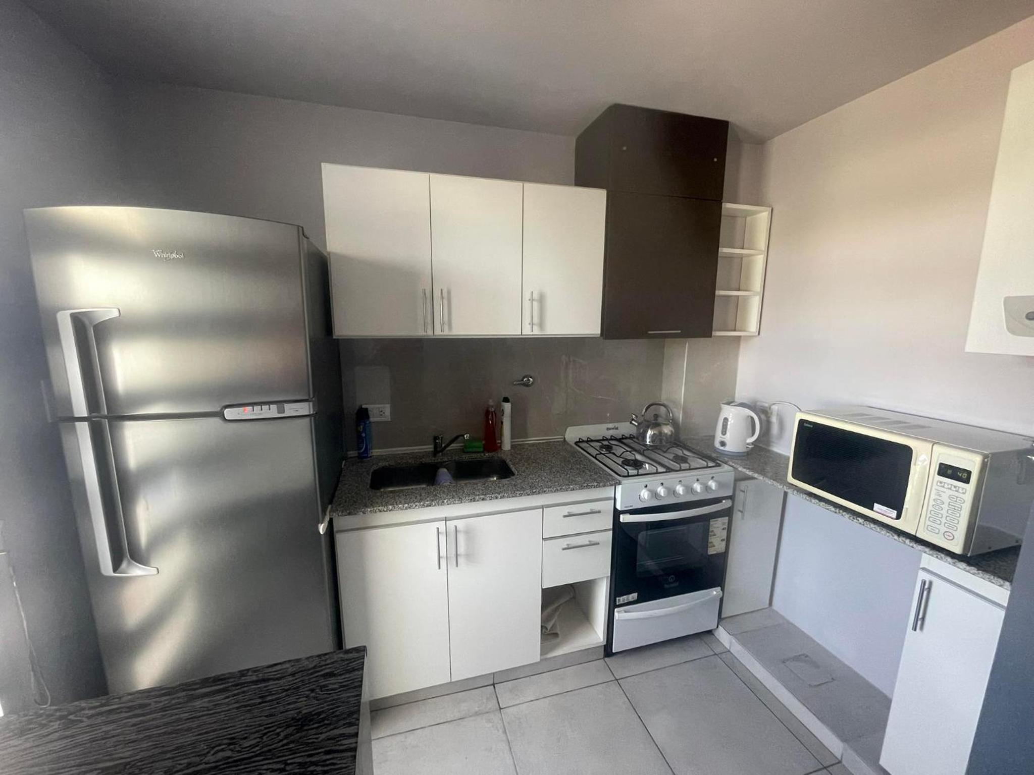 Departamento por día para 4 personas con cochera cubierta en Bahía Blanca
