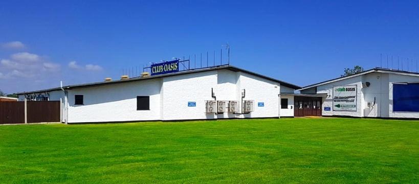 Modern Airy Chalets on popular California Sands Holiday Park - short walk to beach, Nr Norfolk Broads & Great Yarmouth