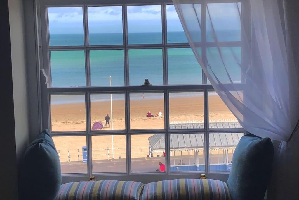 Sandpearl Beachfront Apartment