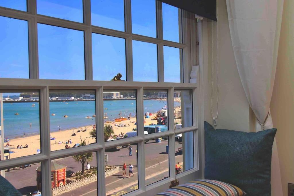 Sandpearl Beachfront Apartment