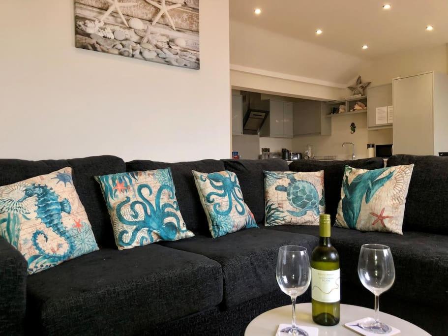 Sandpearl Beachfront Apartment