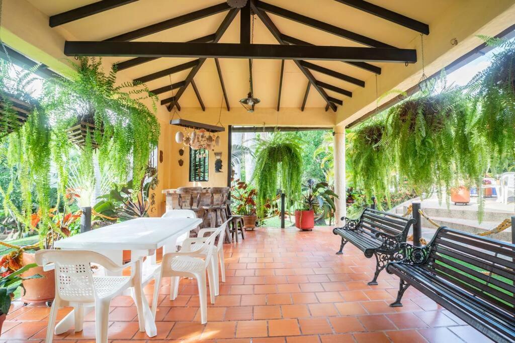 ANAPOIMA Villa Capri