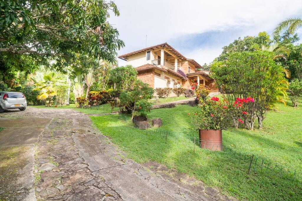 ANAPOIMA Villa Capri