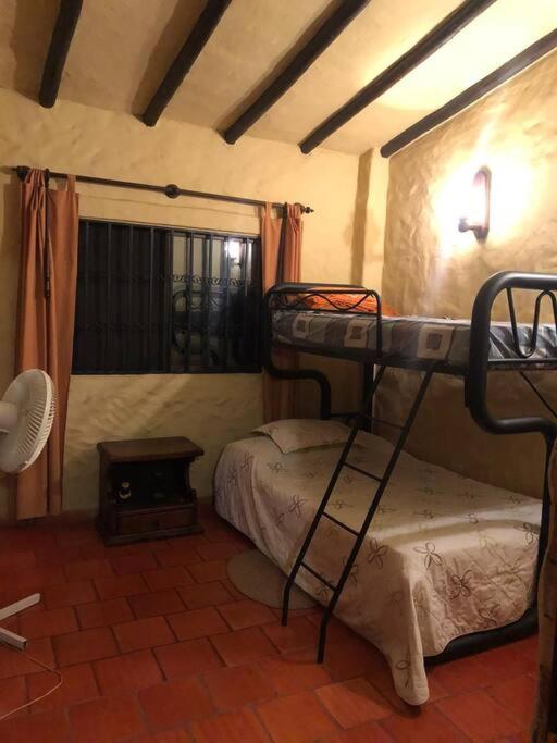 ANAPOIMA Villa Capri