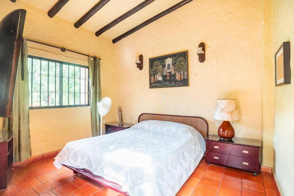 ANAPOIMA Villa Capri