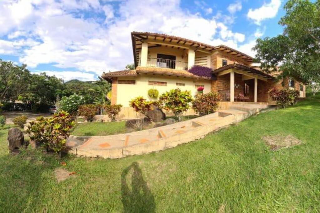ANAPOIMA Villa Capri