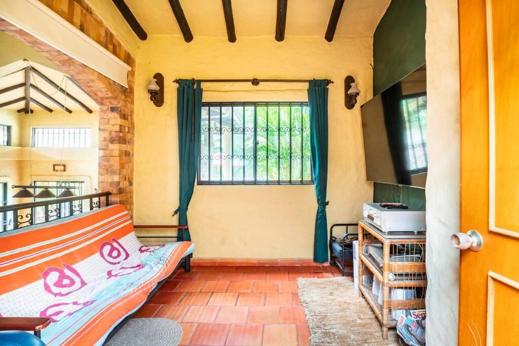 ANAPOIMA Villa Capri