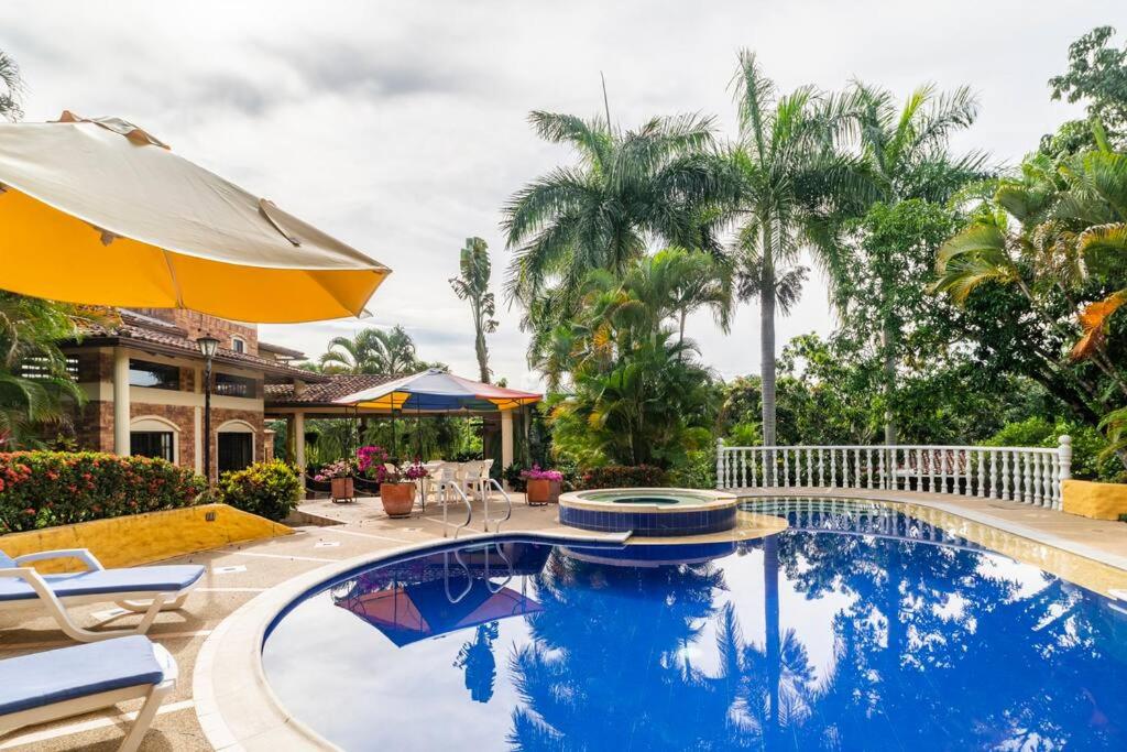 ANAPOIMA Villa Capri