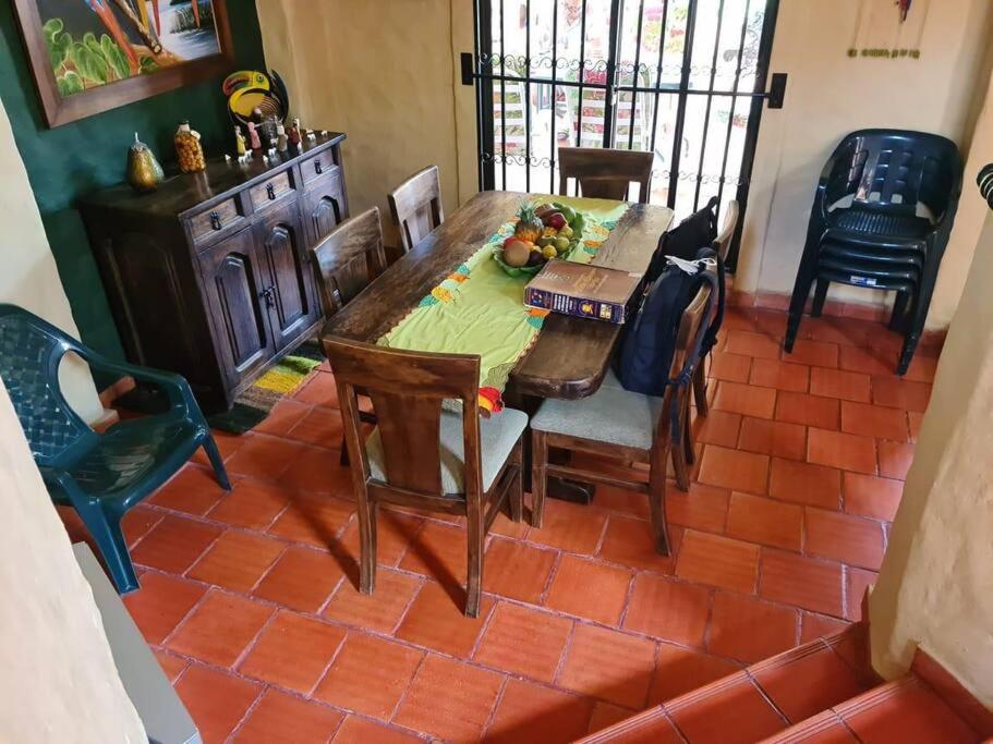 ANAPOIMA Villa Capri