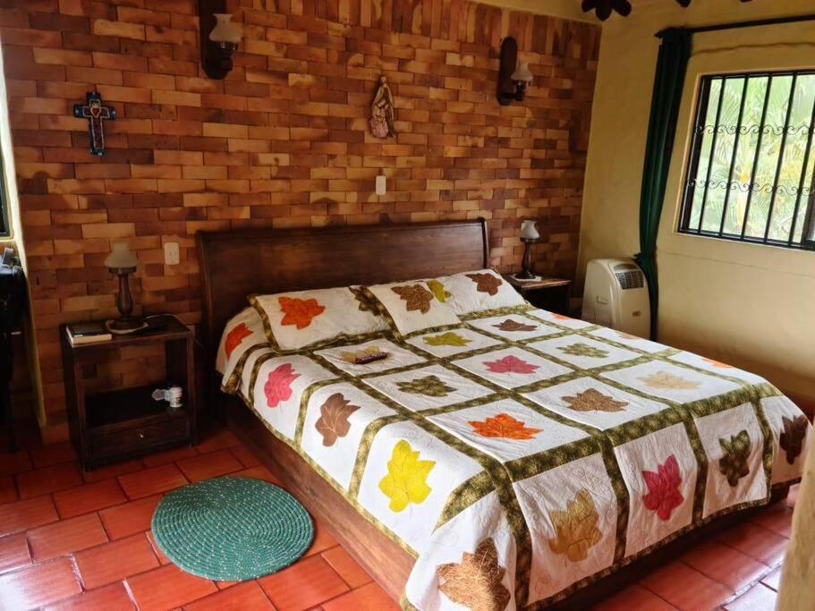 ANAPOIMA Villa Capri