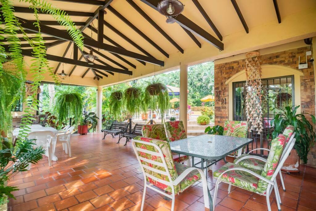 ANAPOIMA Villa Capri