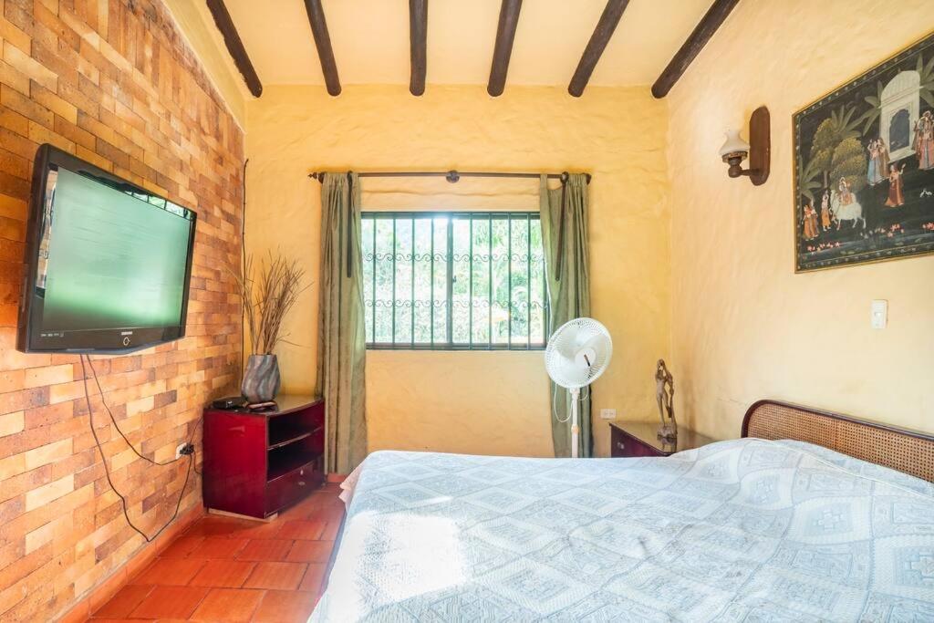 ANAPOIMA Villa Capri