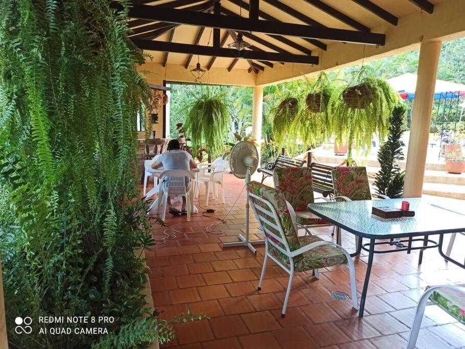 ANAPOIMA Villa Capri