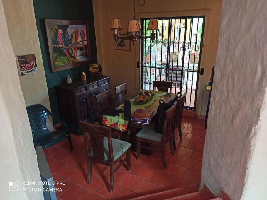 ANAPOIMA Villa Capri