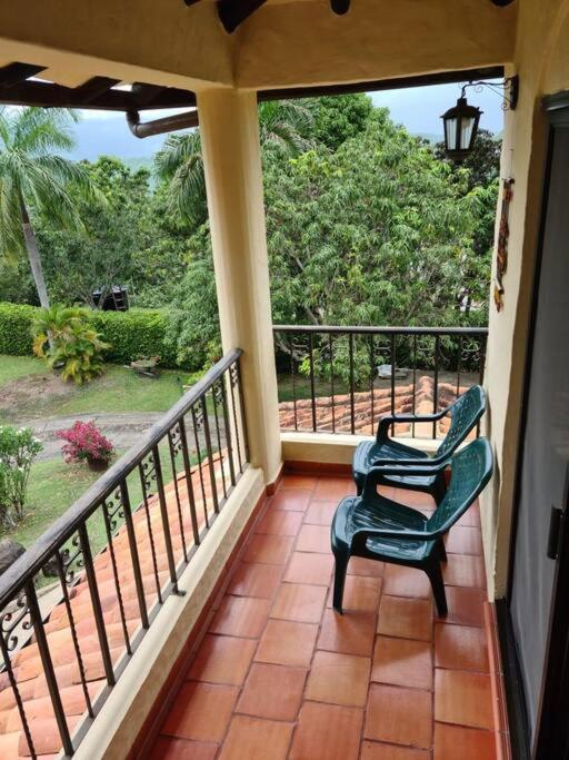 ANAPOIMA Villa Capri