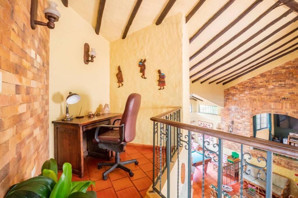 ANAPOIMA Villa Capri