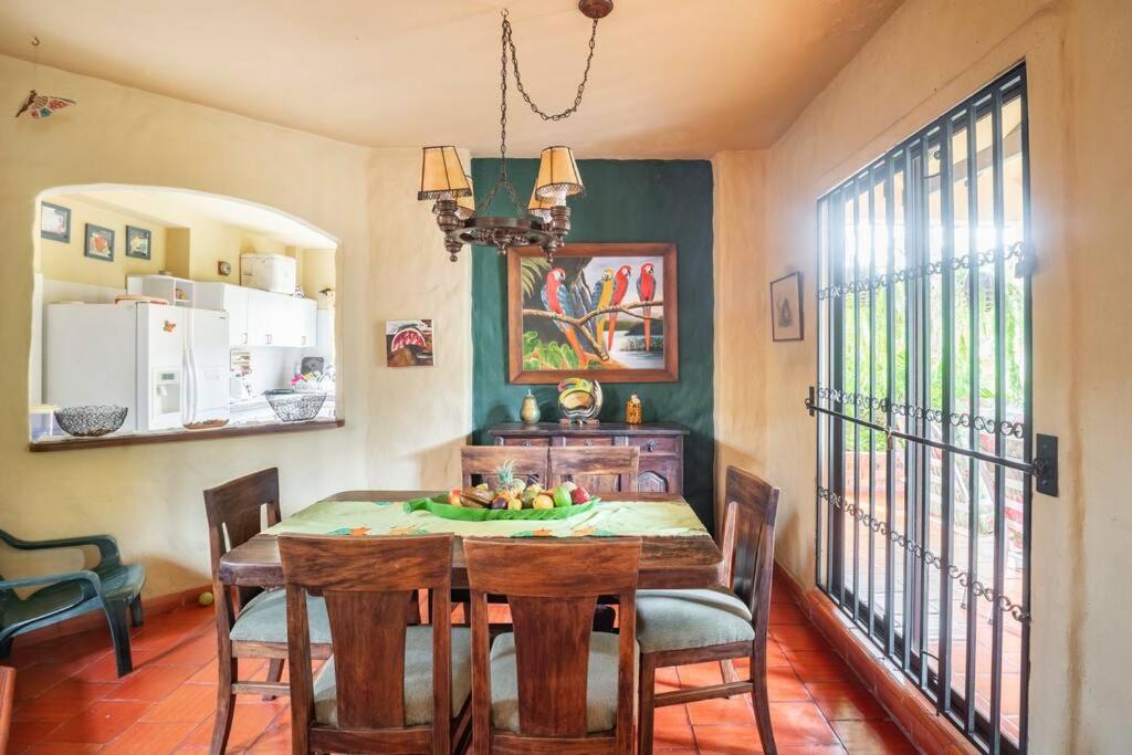 ANAPOIMA Villa Capri