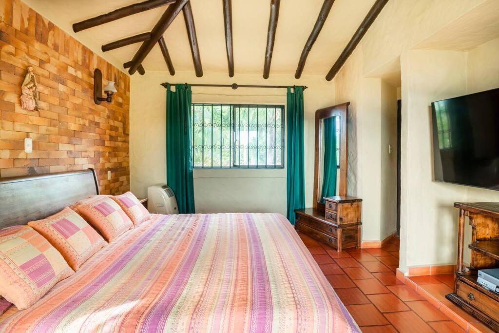 ANAPOIMA Villa Capri