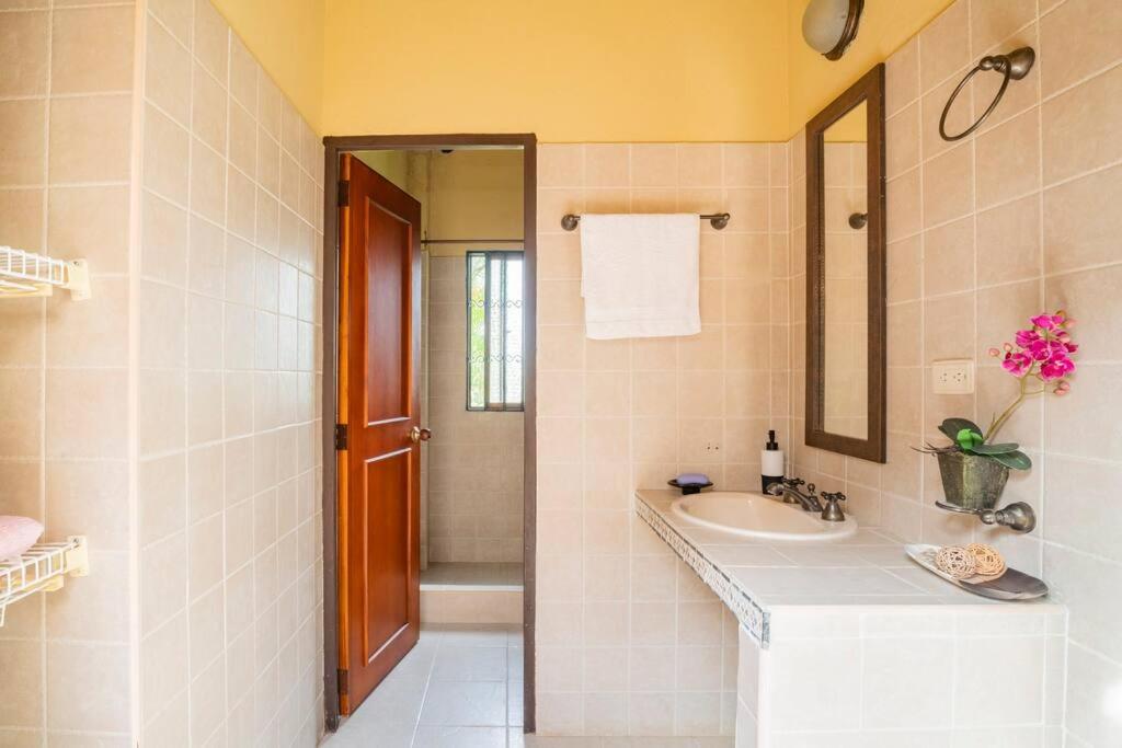 ANAPOIMA Villa Capri