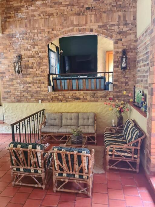 ANAPOIMA Villa Capri