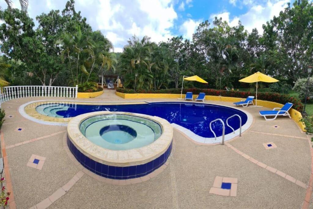 ANAPOIMA Villa Capri