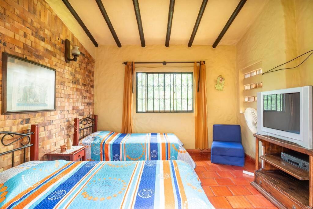 ANAPOIMA Villa Capri