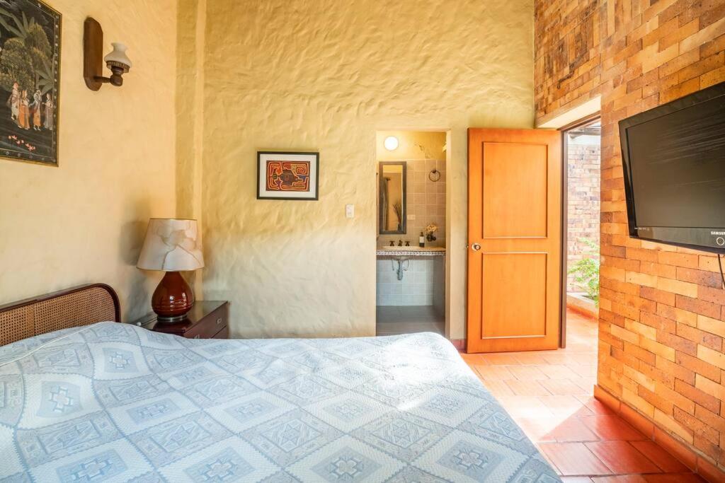 ANAPOIMA Villa Capri