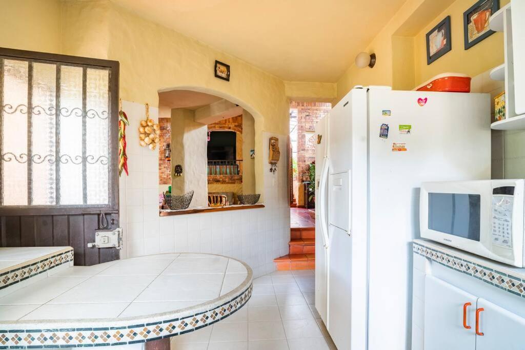 ANAPOIMA Villa Capri