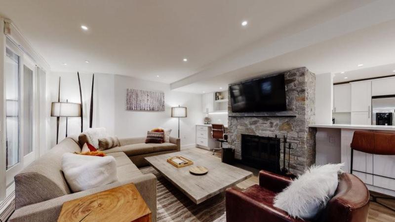 Ski In, Ski Out, 2 Bedroom Luxury Residence With Hot Tub Access And Expansive Views view 2
