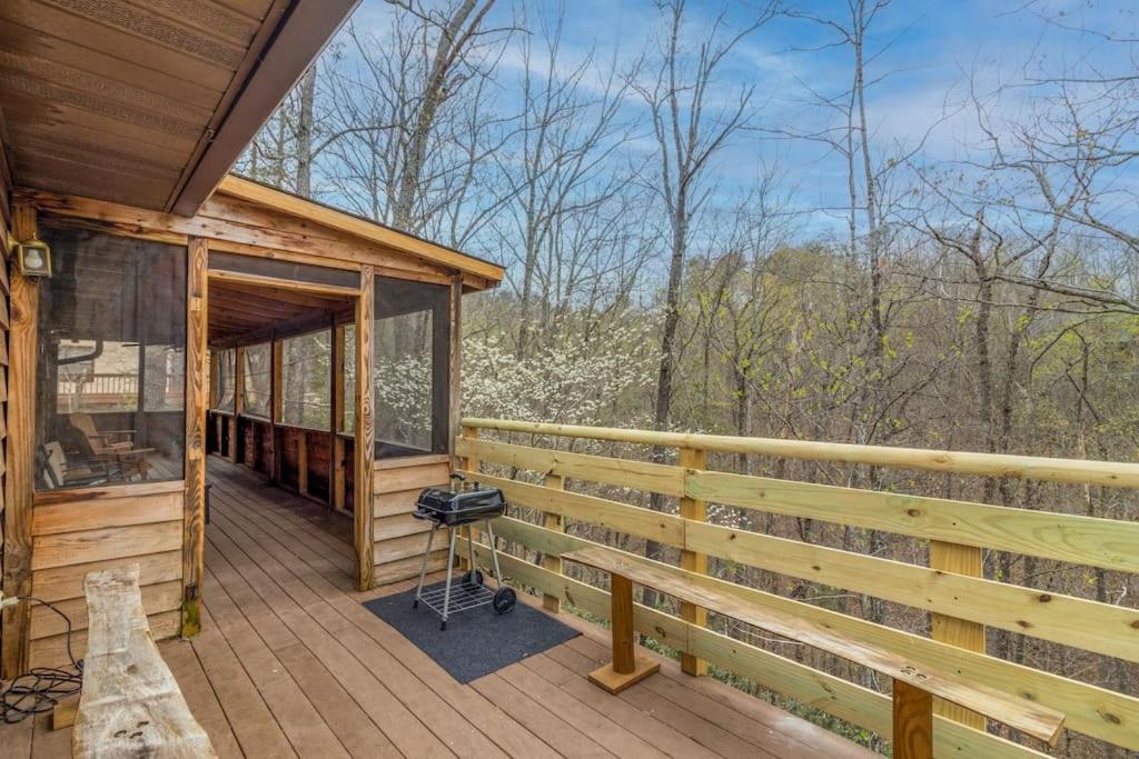 King Bed Pet friendly Smart lock Pigeon Forge