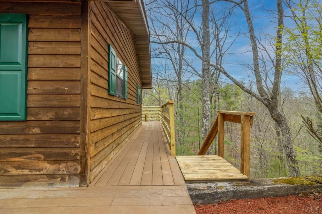 King Bed Pet friendly Smart lock Pigeon Forge