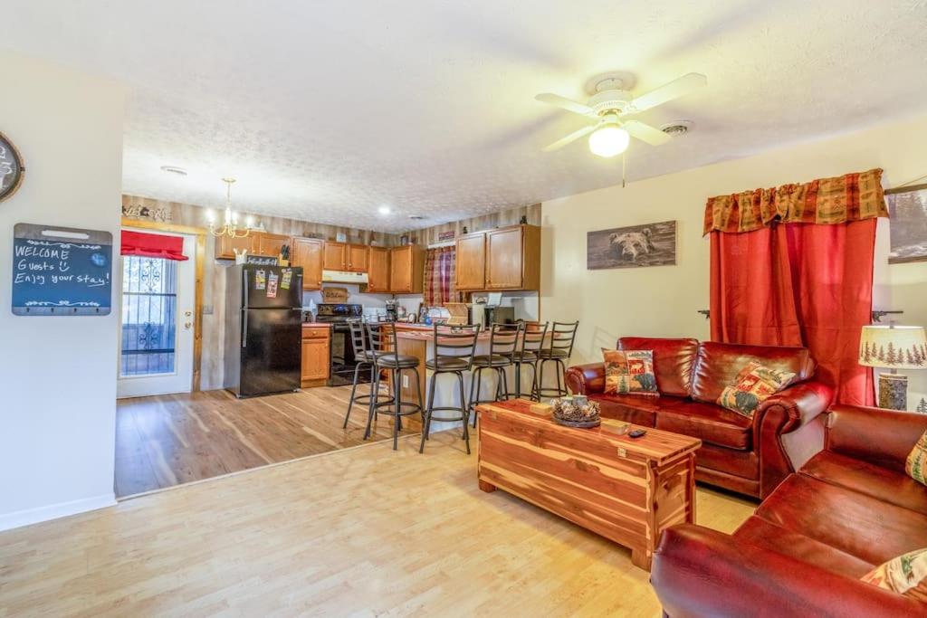 King Bed Pet friendly Smart lock Pigeon Forge