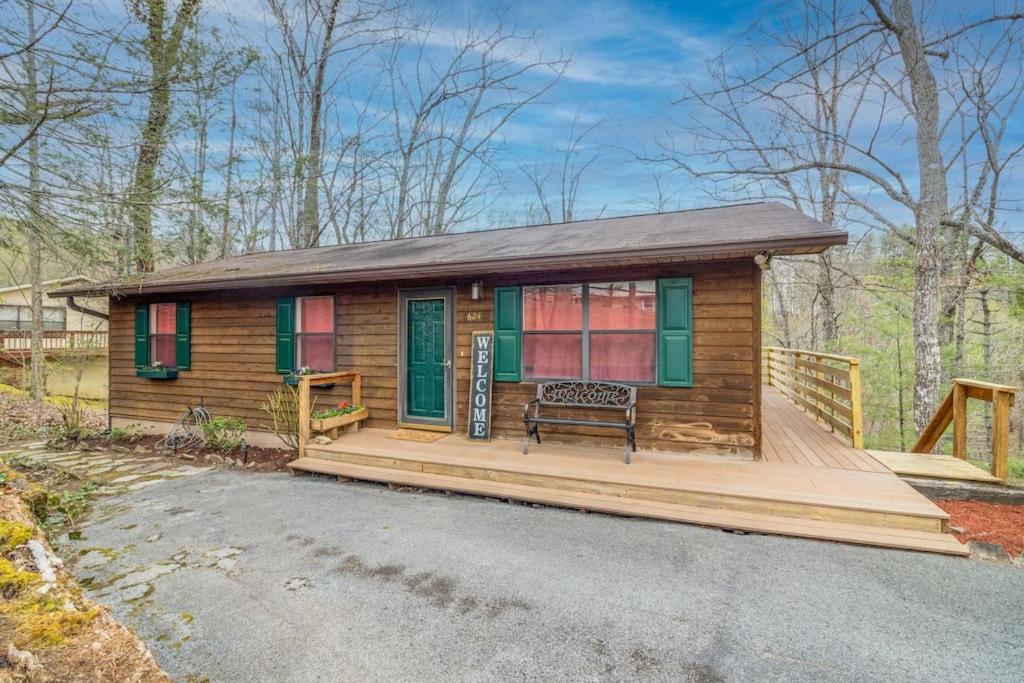King Bed Pet friendly Smart lock Pigeon Forge