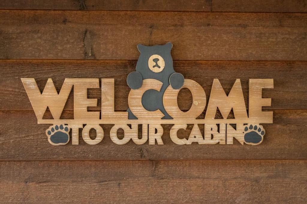 King Bed Pet friendly Smart lock Pigeon Forge