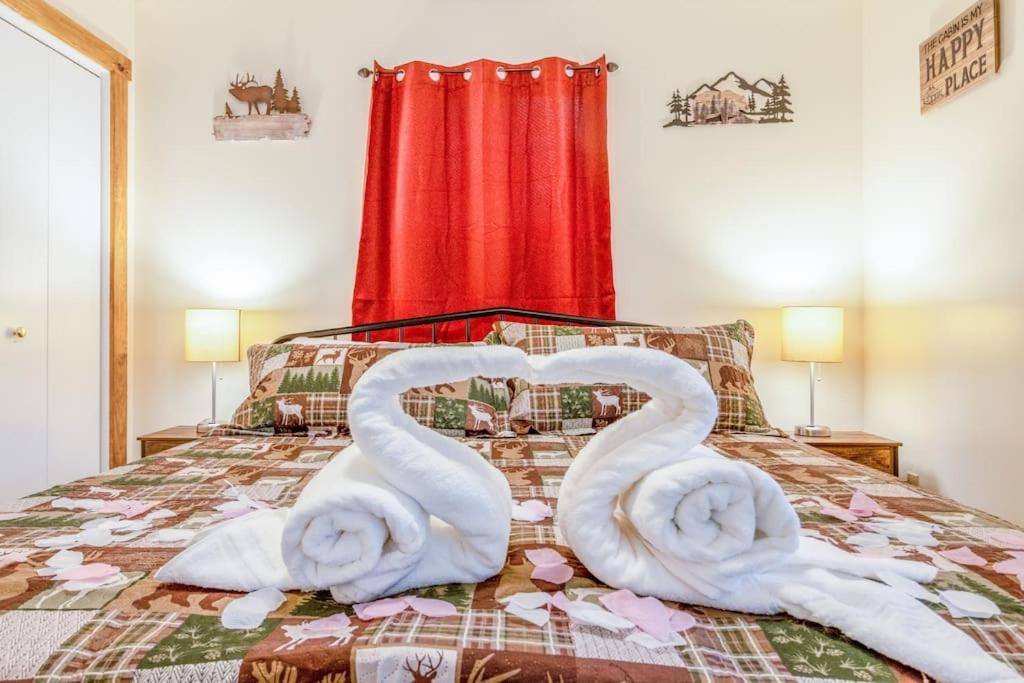 King Bed Pet friendly Smart lock Pigeon Forge