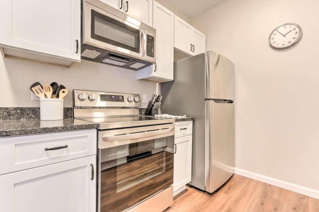 Modern, Newly Renovated, Quaint 1 Bedroom Loft view 2