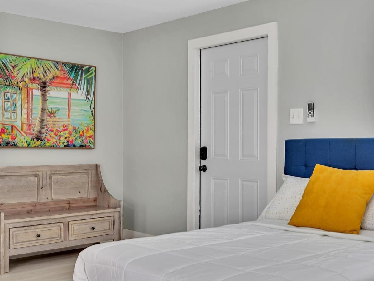 The Shell on Walnut Studio with Bath Hollywood Beach Free Parking