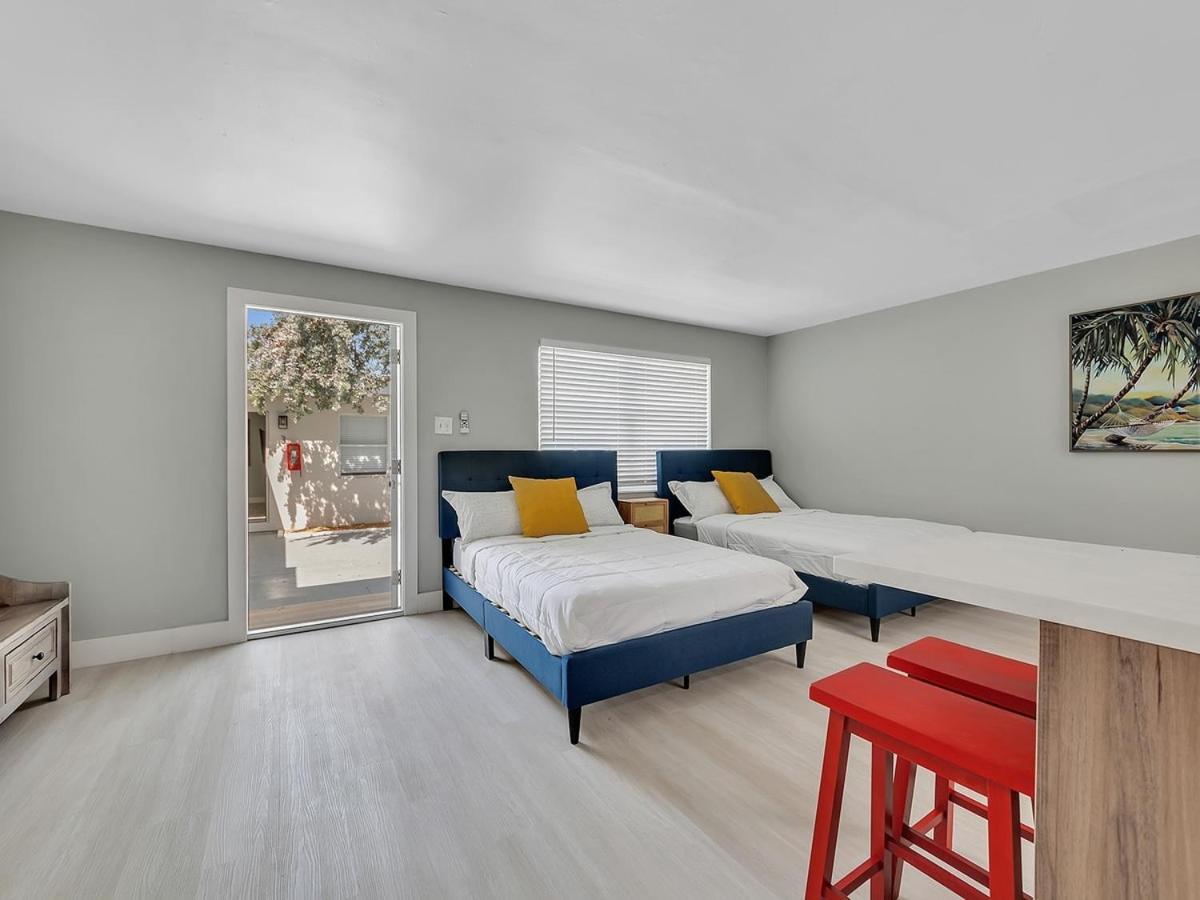 The Shell on Walnut Studio with Bath Hollywood Beach Free Parking