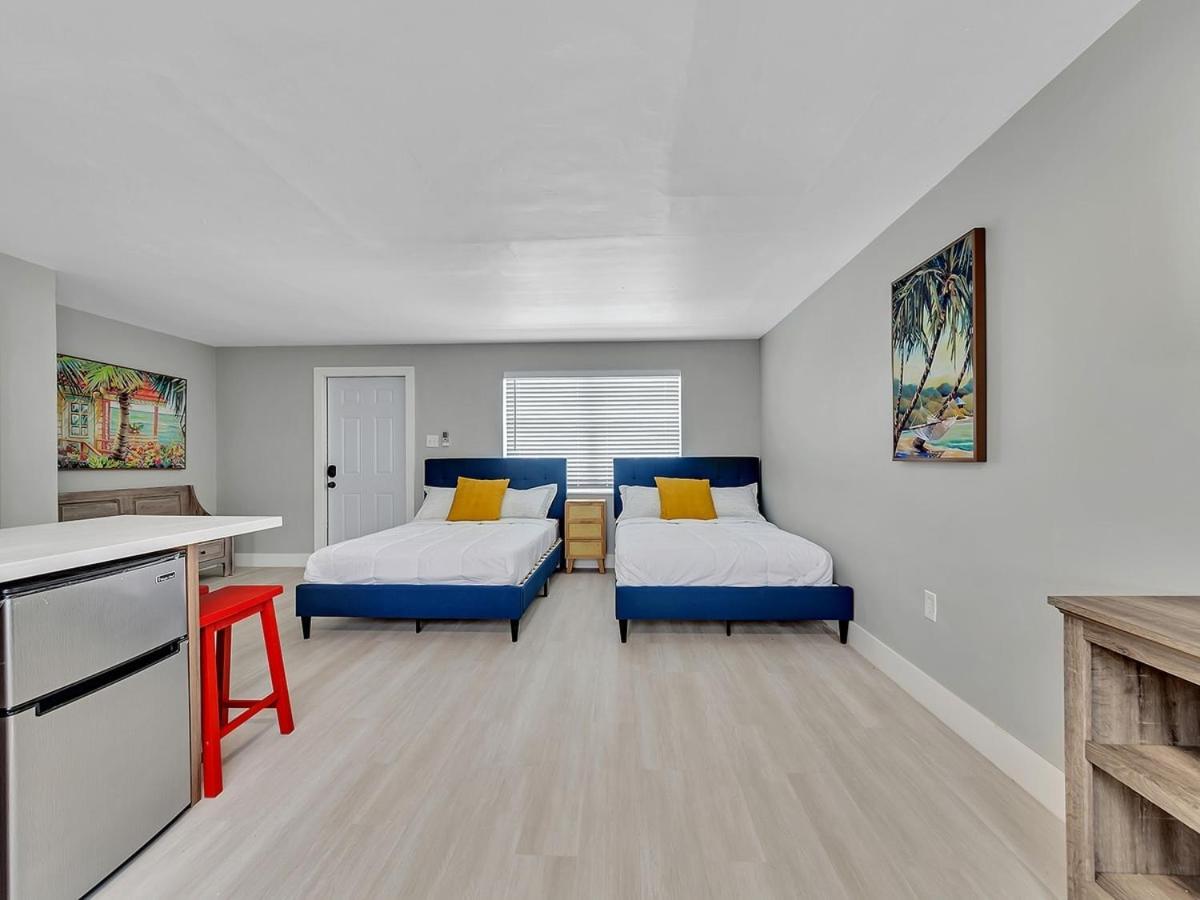 The Shell on Walnut Studio with Bath Hollywood Beach Free Parking