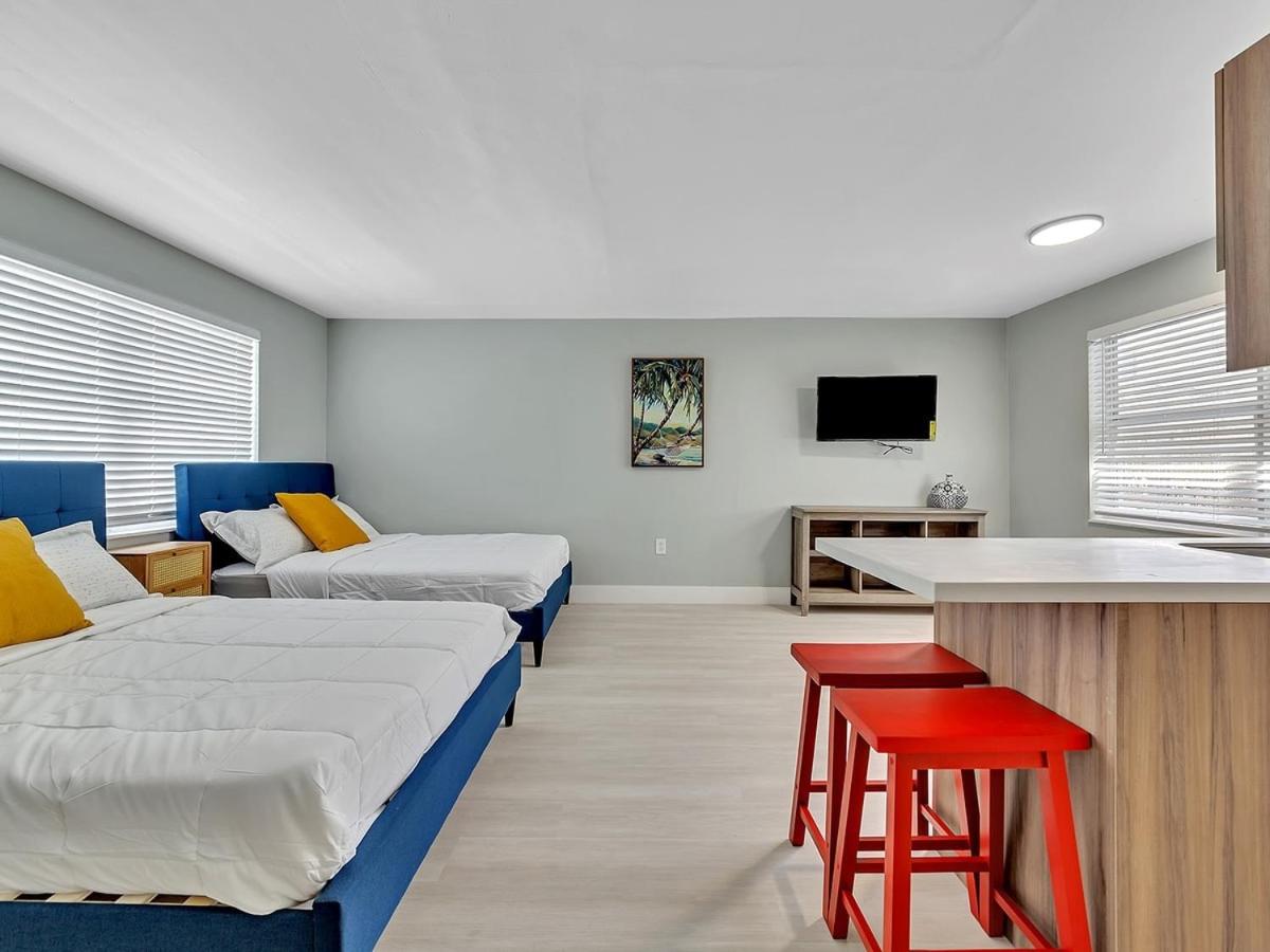 The Shell on Walnut Studio with Bath Hollywood Beach Free Parking