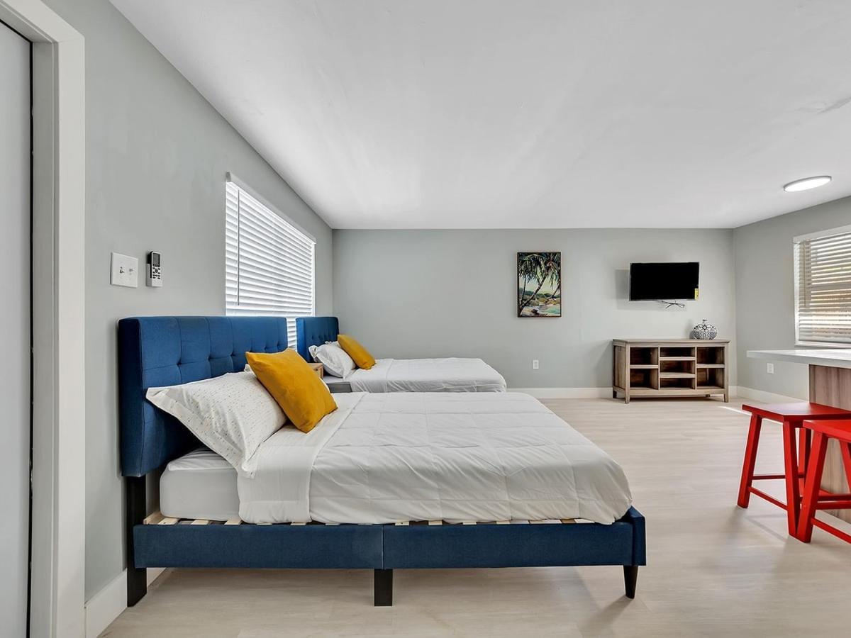 The Shell on Walnut Studio with Bath Hollywood Beach Free Parking