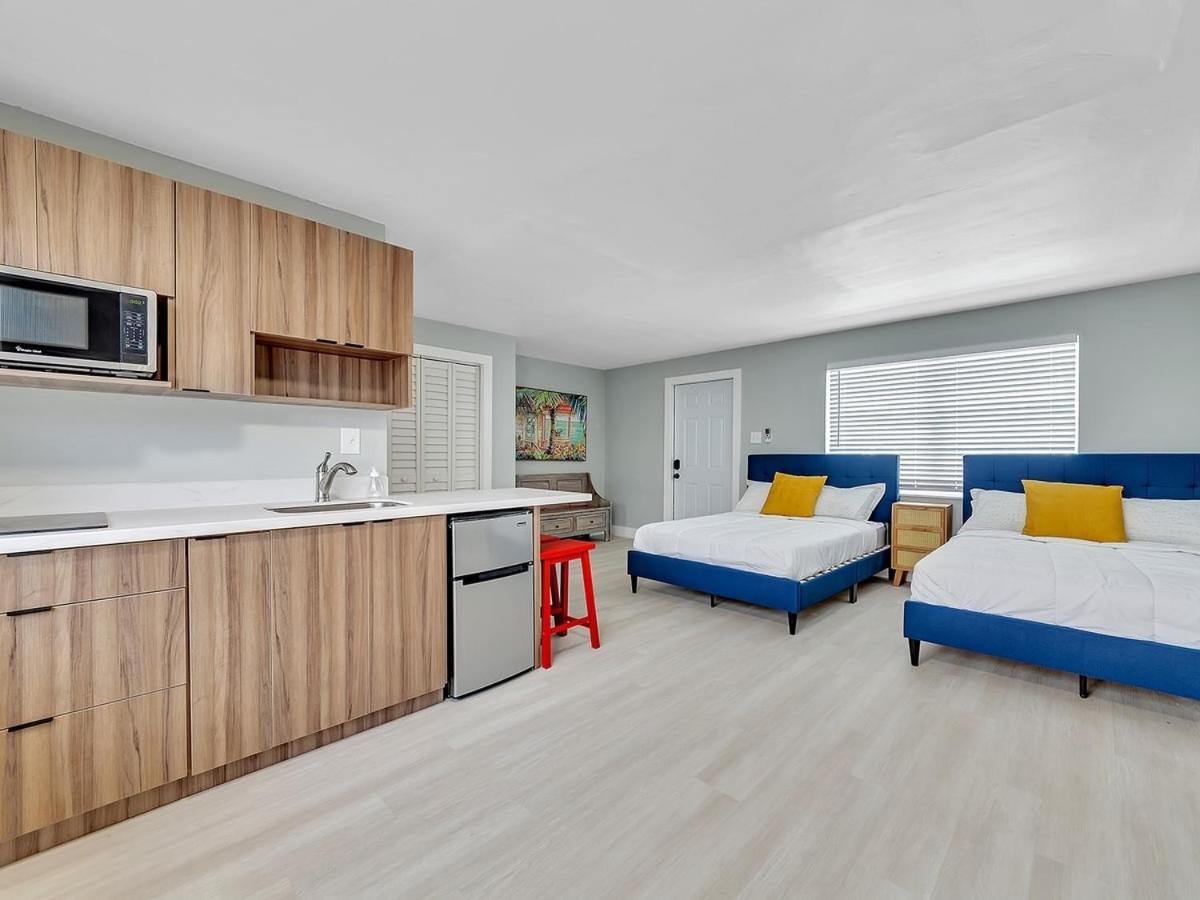 The Shell on Walnut Studio with Bath Hollywood Beach Free Parking