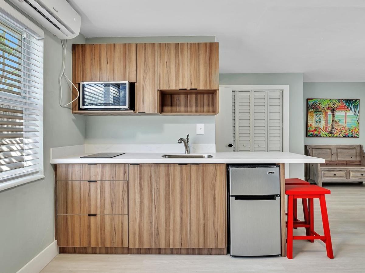 The Shell on Walnut Studio with Bath Hollywood Beach Free Parking