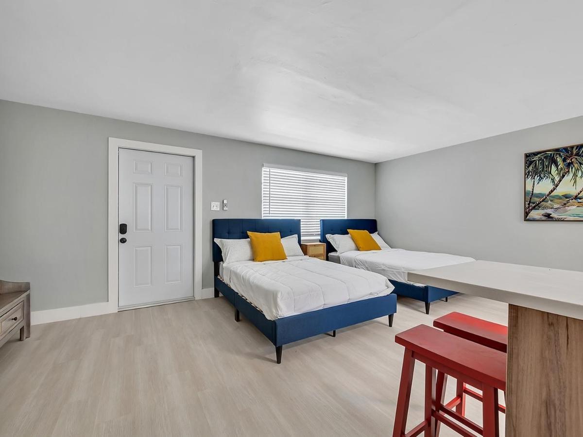 The Shell on Walnut Studio with Bath Hollywood Beach Free Parking