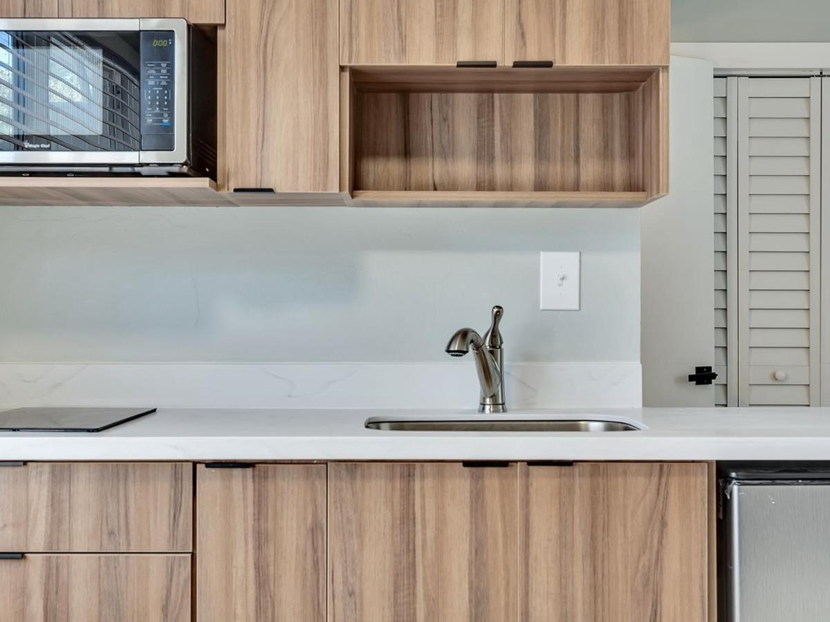 The Shell on Walnut Studio with Bath Hollywood Beach Free Parking
