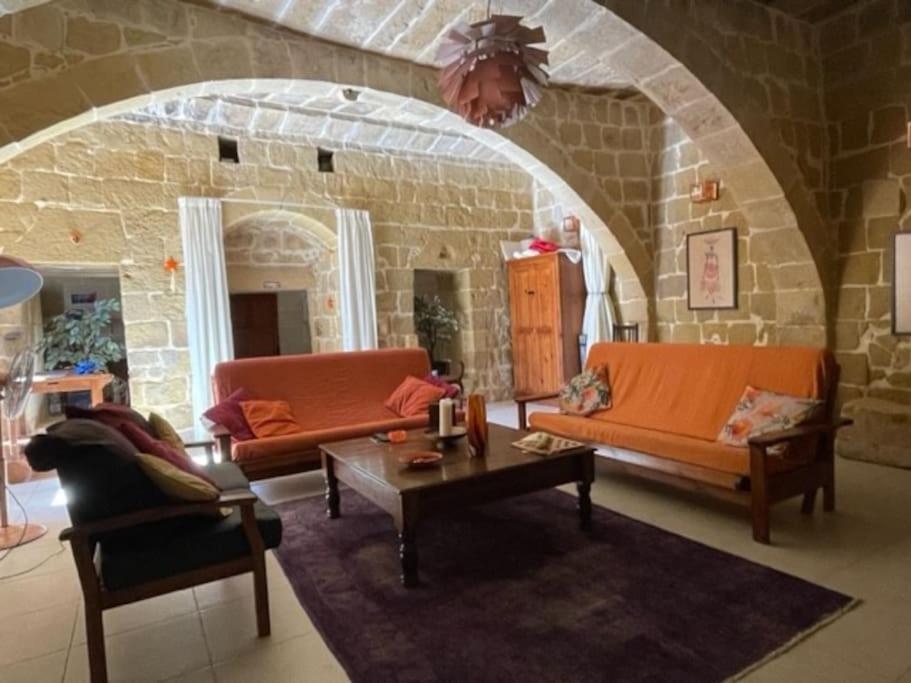 Dar Dragun: luxury 3BR bright spacious house & pool