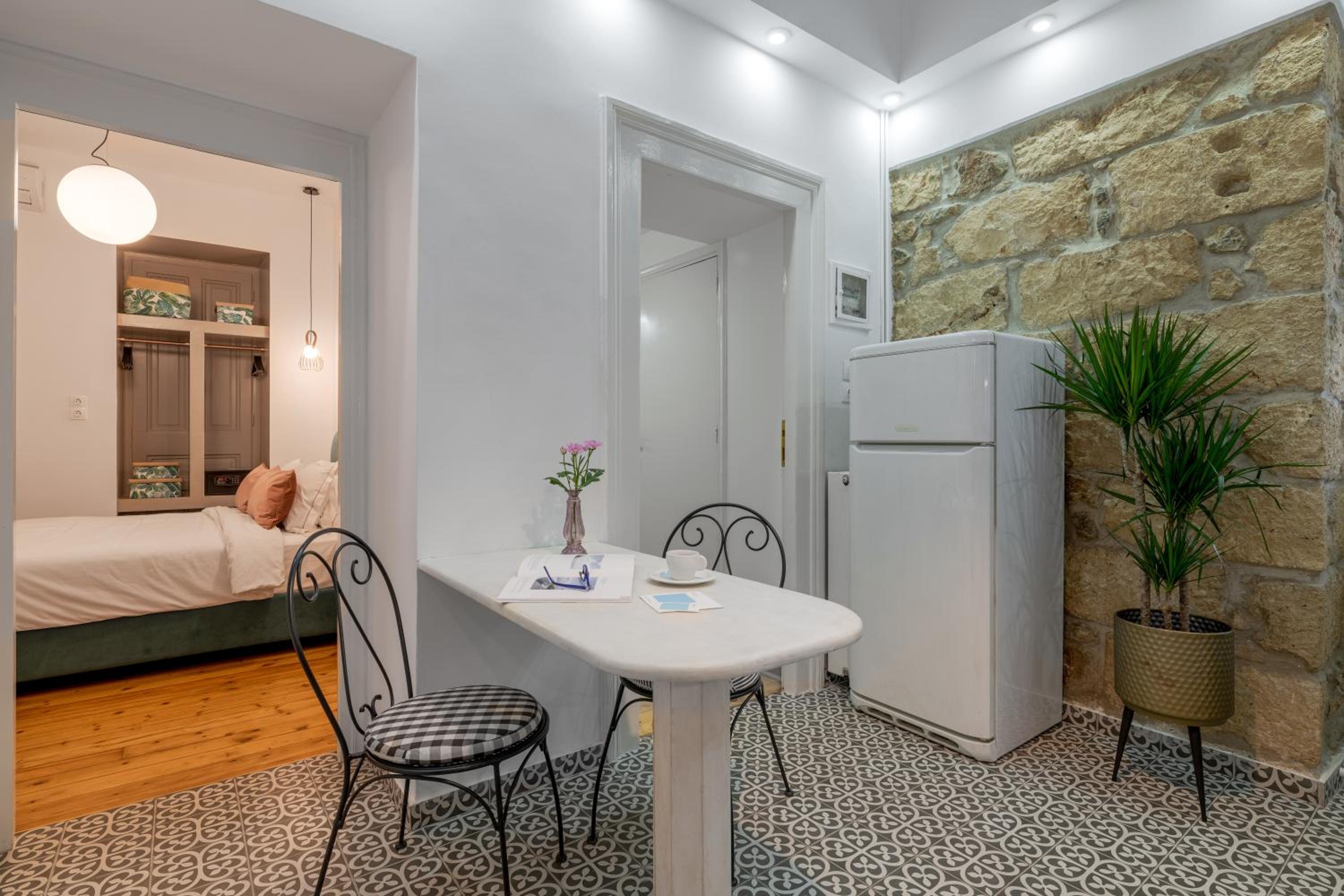 2 Mazi Suites