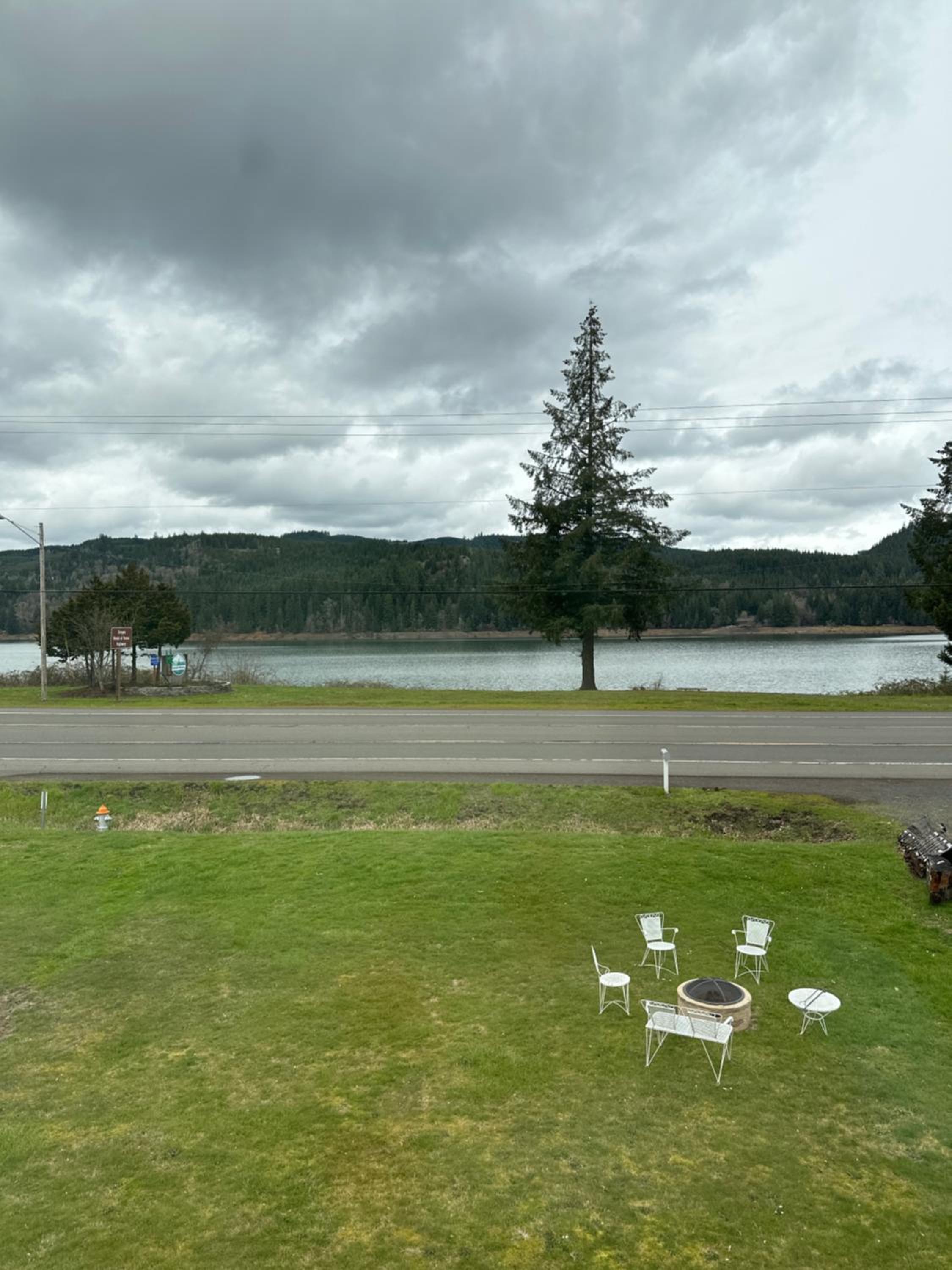 Foster Lake Inn