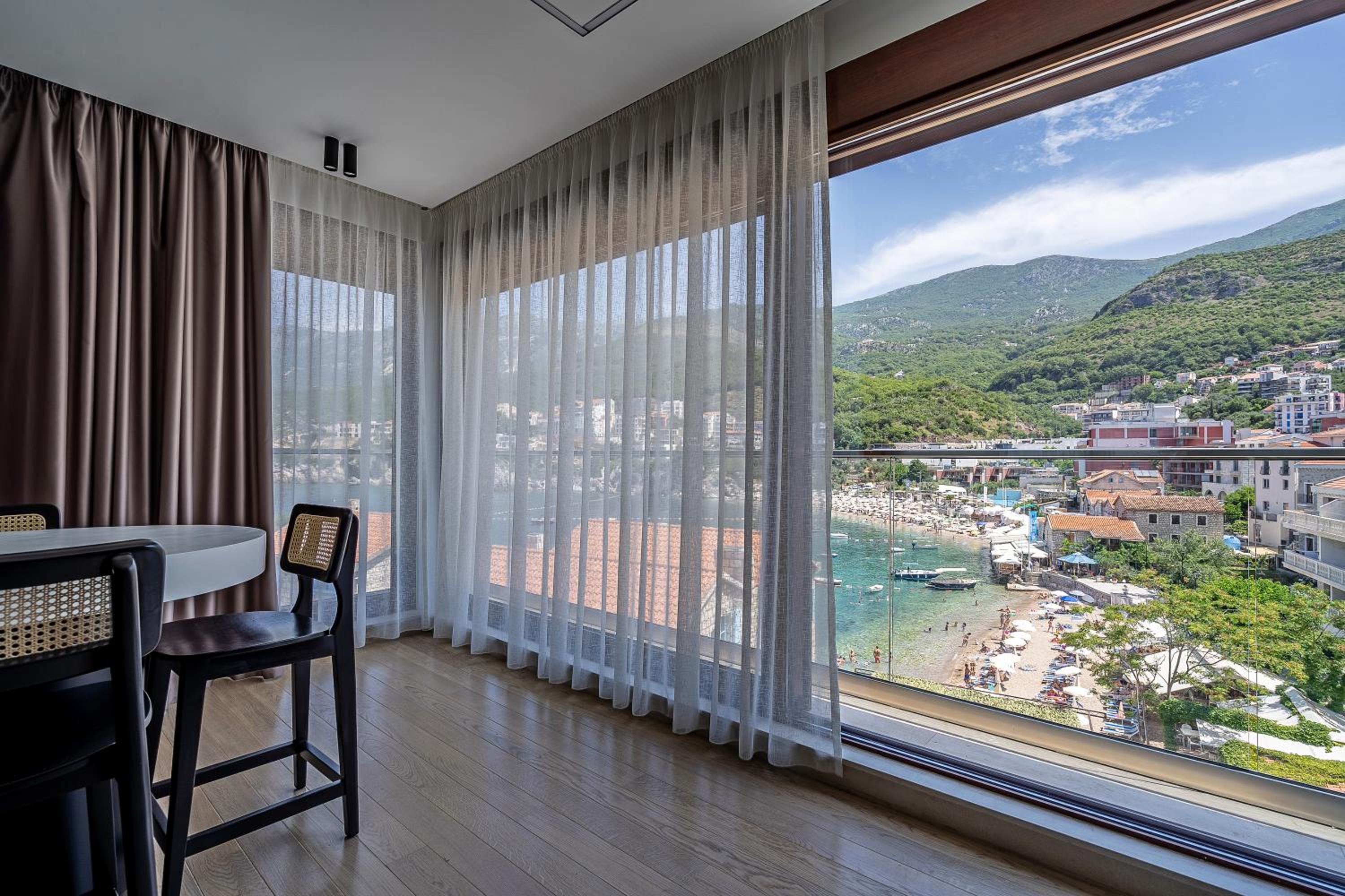 Blanche Cliff Apartments view 4