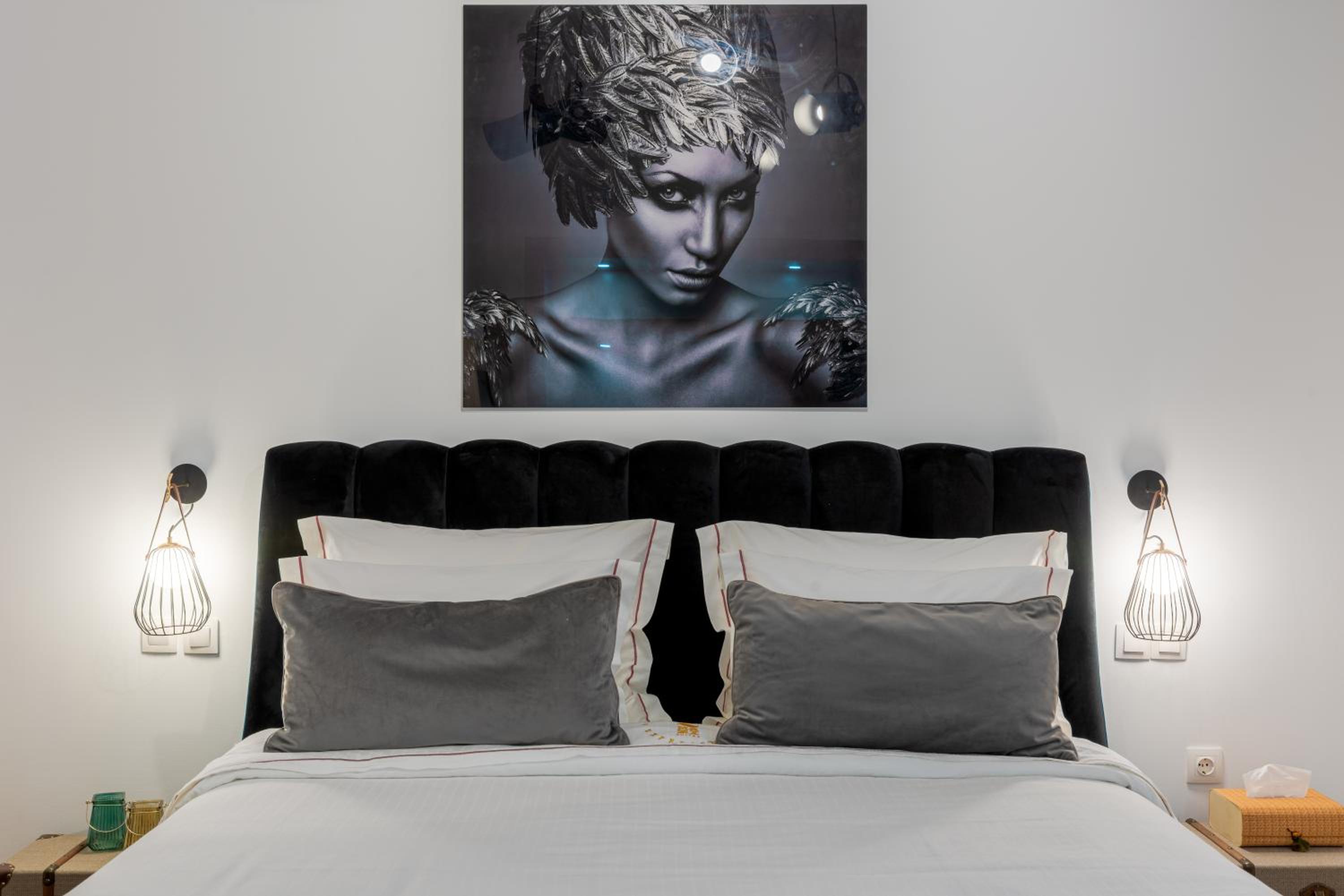 2 Mazi Suites
